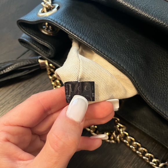 AUTHETIC | Gucci Black Leather Soho Shoulder Bag with Gold Chain - Picture 8 of 12